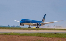 Cận cảnh máy bay lớn nhất Việt Nam Boeing 787 Dreamliner đáp sân bay Long Thành