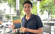 Nhà văn Trương Anh Quốc nhận giải thưởng Hội Nhà văn TP.HCM với 'Trùng khơi nghe sóng'