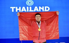 Trần Đình Thắng nghẹn ngào vì HCV cử tạ: Hai lần ‘đánh bại’ Thái Lan và cả… trọng tài