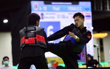 Đối thủ Thái Lan chơi xấu, trọng tài xử ép: Võ sĩ Nguyễn Tấn Sang vẫn kiên cường đoạt HCV