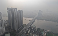 Bầu trời TP.HCM sương mù dày đặc: Nhiều nhà cao tầng 'biến mất' sáng nay