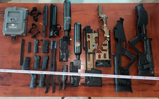 Quảng Trị: Phát hiện xe khách chở hàng trăm linh kiện lắp ráp súng