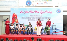 Xúc động nghe chuyện chiến sĩ Trường Sa ở sân trường