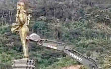 Tranh cãi việc dỡ tượng thần Hindu giữa căng thẳng biên giới Thái Lan - Campuchia