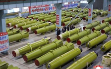 Ông Kim Jong-un lệnh tăng sản xuất tên lửa, đạn pháo để răn đe chiến tranh