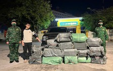 Bắt vụ vận chuyển gần 4 tạ lòng lợn sấy khô hôi thối