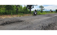 Nghi vấn ‘rút ruột công trình’ ở Gia Lai: Đường tiền tỉ nhanh chóng xuống cấp