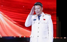 Trưởng công an xã kể chuyện bơi 2 km vượt lũ dữ cứu người trong đêm