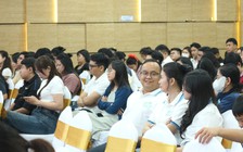 Thay vì hỏi AI: 'Làm sao để vợ hết giận?', hãy trực tiếp nói với cô ấy...