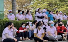 Nhà máy ở TP.HCM thông báo đóng cửa trước tết, công nhân ngừng làm việc chờ hỗ trợ