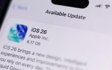 Apple thúc giục người dùng iPhone nâng cấp từ iOS 18 lên iOS 26