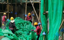 Hồng Kông chạy đua tháo dỡ lưới giàn giáo