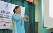 'Món nợ dễ thương' của cô giáo ngôn ngữ ký hiệu