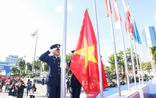 Xúc động hình ảnh Quốc kỳ Việt Nam trong lễ thượng cờ tại SEA Games 33