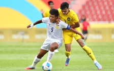 Sao U.23 Malaysia bất an vì cha dượng đột quỵ, HLV Nafuzi nói điều bất ngờ về U.23 Việt Nam