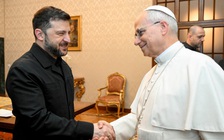 Chiến sự Ukraine ngày 1.385: Giáo hoàng kêu gọi hòa bình, ông Trump chỉ trích ông Zelensky