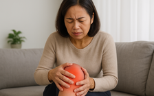 Vì sao nhiều người bị đau khớp gối khi trời lạnh?