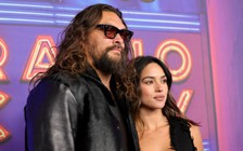 'Aquaman' Jason Momoa tình tứ bên bạn gái mới