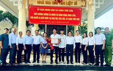 Khen thưởng người đàn ông 'bơi yếu' dũng cảm lao xuống kênh cứu người ở TP.HCM