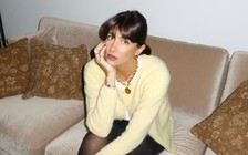 Quần tất và váy ngắn, cặp đôi phong cách đang 'phủ sóng' đường phố