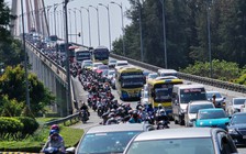 Mùng 5 tết: Cầu Rạch Miễu liên tục thành đường một chiều hướng đi Tiền Giang