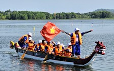 Chen chân cổ vũ giải đua thuyền rồng truyền thống H.Xuyên Mộc