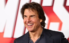 Tom Cruise lo lắng khi 'đọ nhan sắc' cùng Brad Pitt