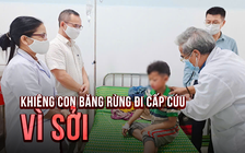 Khiêng con băng rừng đi cấp cứu vì sốt cao do sởi ở Nam Trà My