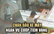 Khoảnh khắc nhân viên tiệm vàng chặn đầu xe máy ngăn vụ cướp