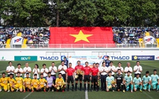 Xúc động hình ảnh đại kỳ trong trận chung kết TNSV THACO cup 2025