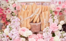 Chú rể mang tráp trà sữa, bánh mì que đi hỏi cưới cô dâu Hải Phòng