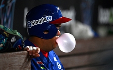 Nghiên cứu chưa bình duyệt: con người nuốt hạt vi nhựa khi nhai kẹo cao su