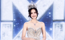 Hoa hậu Ý Nhi khoe sắc vóc, tiết lộ lý do tạm gác việc học ở Úc