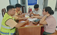 CSGT thu hồi giấy phép đèn ưu tiên xe cấp cứu chở diễn viên đi sự kiện