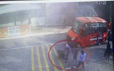 Bắt tài xế xe ôm đánh người ở Bến xe Miền Đông
