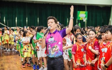 Nghệ sĩ Trường Giang khuấy động không khí tại giải bóng rổ học sinh TP.HCM