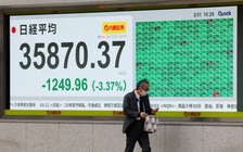 Chứng khoán lao dốc vì thuế dồn dập từ Mỹ