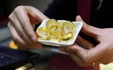 Giá vàng 'ngất ngưởng', sắp có đợt chốt lời lớn?