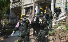 Bộ đội Việt Nam tìm thấy nạn nhân động đất ở Myanmar