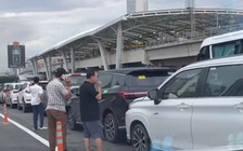 6 ô tô va chạm liên hoàn trên cầu Sài Gòn sau mưa