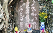 Tấm bia cổ trấn yểm tại chùa Cầu, Hội An bị phá hoại
