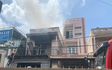 Dập tắt kịp thời vụ cháy nhà giữa thị trấn đông đúc