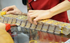 Giá vàng 'nhảy múa' trên đỉnh