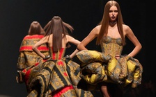 Prada mua lại Versace với giá 1,4 tỉ USD