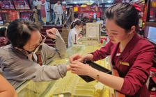 'Cò' vàng chờ cửa tiệm, gạ mua cao hơn giá niêm yết