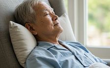 Ngày mới với tin tức sức khỏe: Mẹo có thể giúp người lớn tuổi dễ ngủ hơn