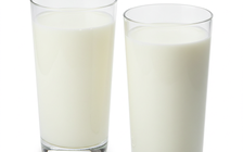 Bác sĩ chỉ cách phân biệt sữa giả, sữa thật bằng mắt thường