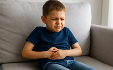 Sữa giả: Bác sĩ chỉ ra dấu hiệu nhận biết khi trẻ uống phải