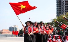 Săn chỗ xem diễu binh dịp đại lễ