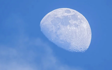 Tuần mới, người Việt nhìn lên trời ngắm trăng… ban ngày để thấy điều thú vị
